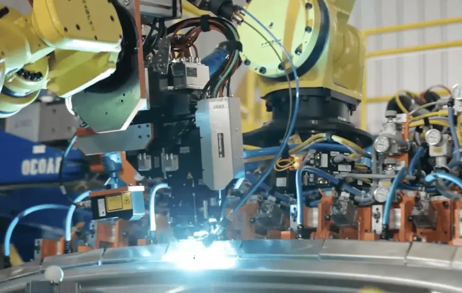 Robotic arm in factory automation